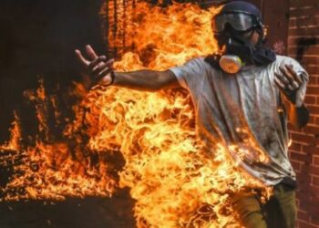 La verdad del venezolano incendiado en protestas cuya foto recorrió el mundo