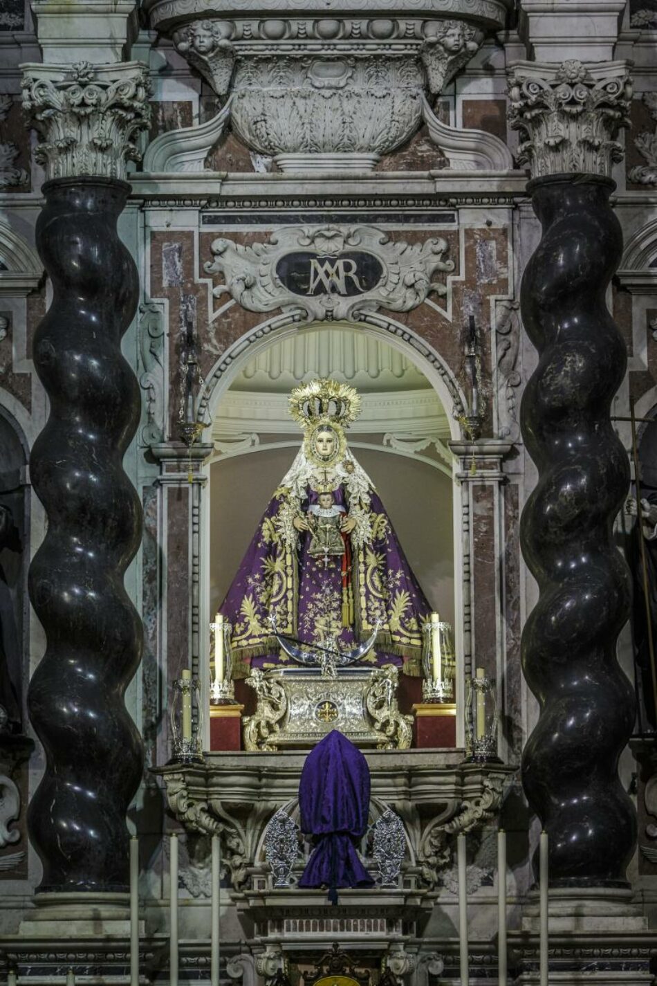 El Ayuntamiento de Cádiz galardona a la Virgen, imponiendo  un símbolo religioso a toda la ciudadanía