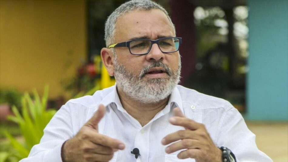 Expresidente salvadoreño denuncia injerencias de EEUU ‎