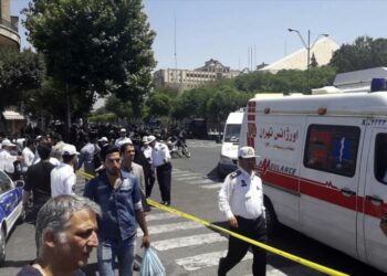 Atentados terroristas en Teherán dejan 12 muertos y 42 heridos
