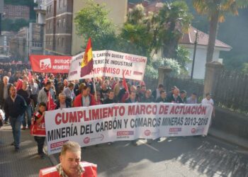 Garzón presenta junto a una delegación de IU Asturias una iniciativa para garantizar el futuro de las comarcas mineras y acabar con “la incompetencia y la maldad del PP”