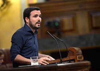 Garzón respalda en el Pleno la reprobación a Montoro pero asegura que “ya vale de reprobaciones, hay que echar al PP y que esto no sea sólo un foro de opinión”