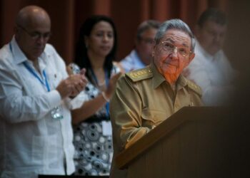 Raúl Castro: Es necesario denunciar y detener la agresión que sufre Venezuela