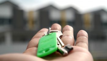 UGT denuncia a Idealista y Fotocasa por publicar anuncios que no cumplen con la normativa de vivienda