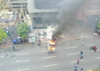 Fascistas venezolanos atacan sede de Magistratura en Miranda