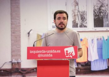 Garzón apuesta por mejorar la «conexión entre clases populares y políticas de izquierdas»