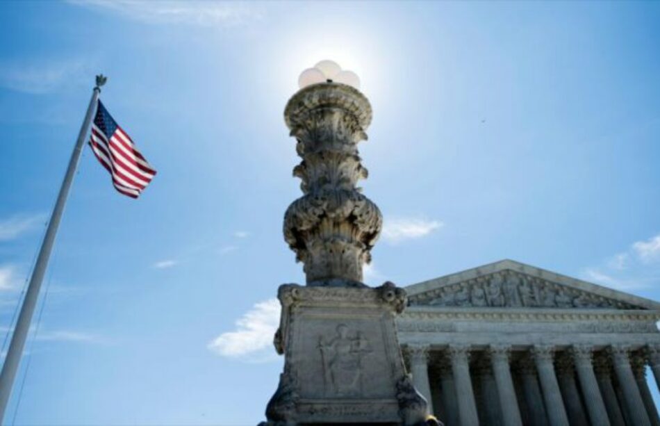 Corte Suprema de EE.UU. permite entrada en vigor del veto migratorio