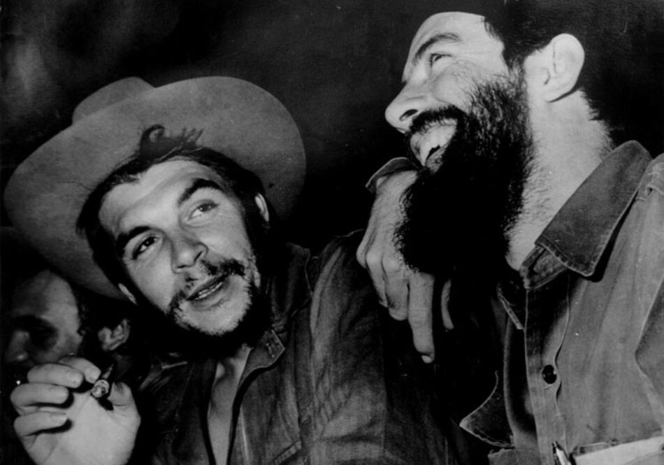 Se cumplen 90 años del nacimiento de Camilo Cienfuegos, líder de la Revolución Cubana