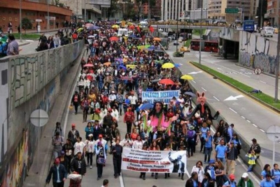 Docentes colombianos aseguran que mantienen el paro nacional