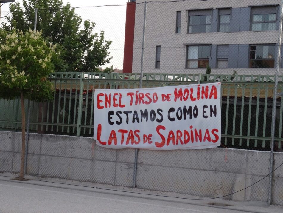 Las familias del colegio Tirso de Molina protestan por la masificación del centro