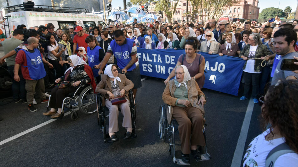 Brutal recorte de Macri en Argentina: Le quitan la pensión a 70.000 personas con discapacidad