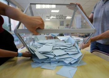 Ministro francés expresa preocupación por escasa afluencia a elecciones legislativas