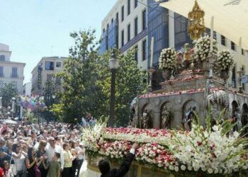 Granada Laica considera una «aberración predemocrática» la presencia institucional en la procesión del Corpus