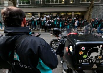 Trabajadores «riders» de la empresa Deliveroo convocan jornada de huelga
