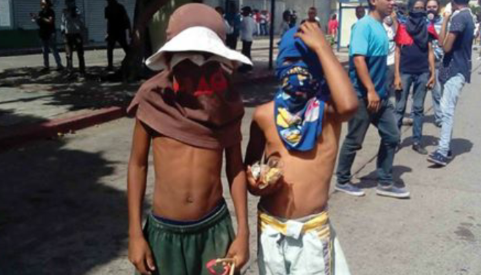 Defensor del Pueblo rechaza uso de menores en protestas opositoras en Venezuela