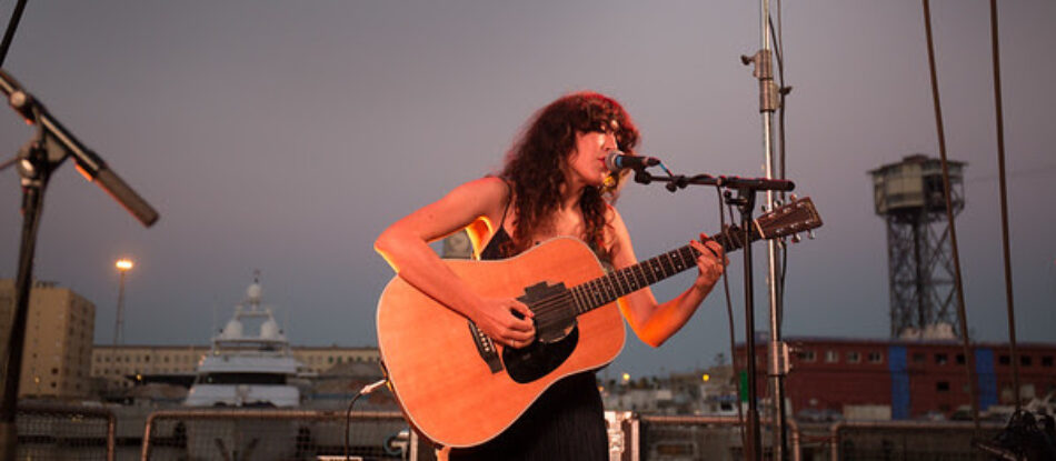 Concierto de Anni B. Sweet a bordo del Rainbow Warrior de Greenpeace en Barcelona