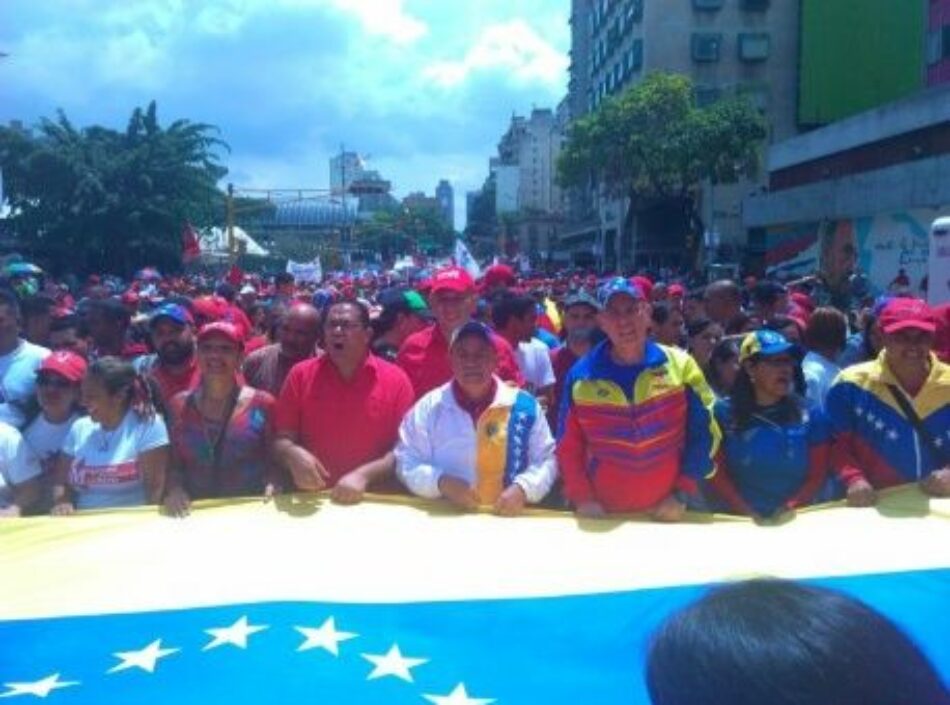 Precandidatos a la ANC entregan recaudos ante el CNE venezolano