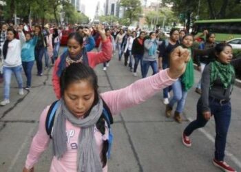 Normalistas exigen al Gobierno mexicano cese de la represión