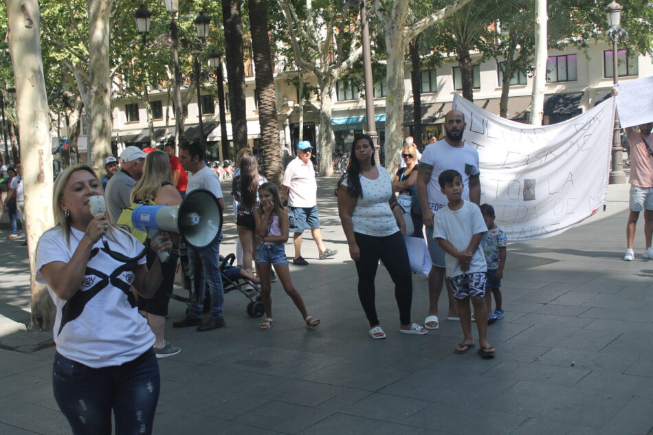 Concentración en apoyo a Antonia, que sufrió un aborto durante su reivindicación de una vivienda digna