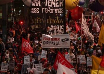 Brasileños marchan en Río de Janeiro contra reformas de Temer