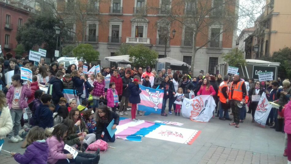 Colectivos de personas transexuales y familias se sienten decepcionados e indignados con la creación de una “Unidad de Atención para Menores Trans” en Galicia