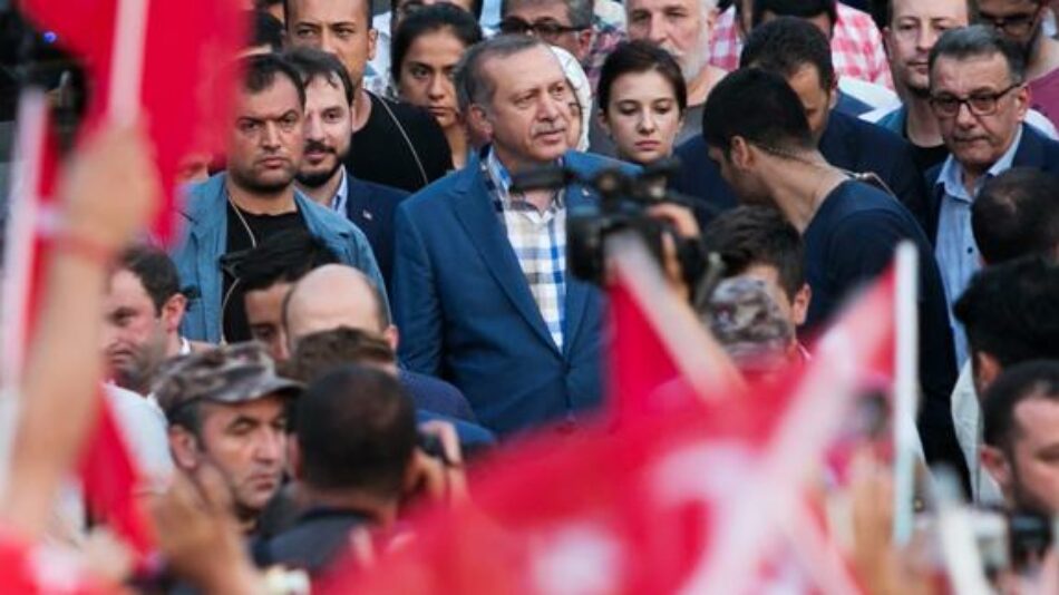 Pueblo turco conmemora aniversario de fallido golpe militar