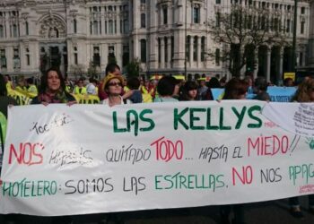 El Parlamento da luz verde a medidas para mejorar la situación laboral de las camareras de piso en Andalucía
