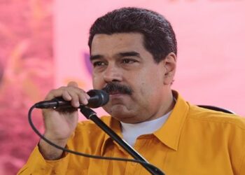 Maduro exige a Trump rectificar su política hacia Venezuela