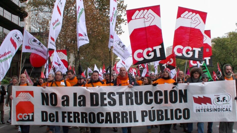 CGT se concentra en Atocha para pedir un ferrocarril público, social, seguro y sostenible