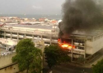 Detienen a responsables de incendiar Ministerio en Venezuela
