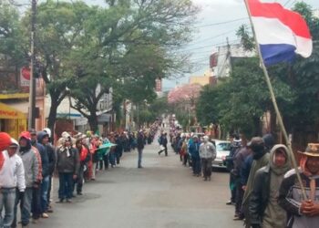 Las y los campesinos paraguayos continúan protestas porla condonación de deudas entre otras reivindicaciones