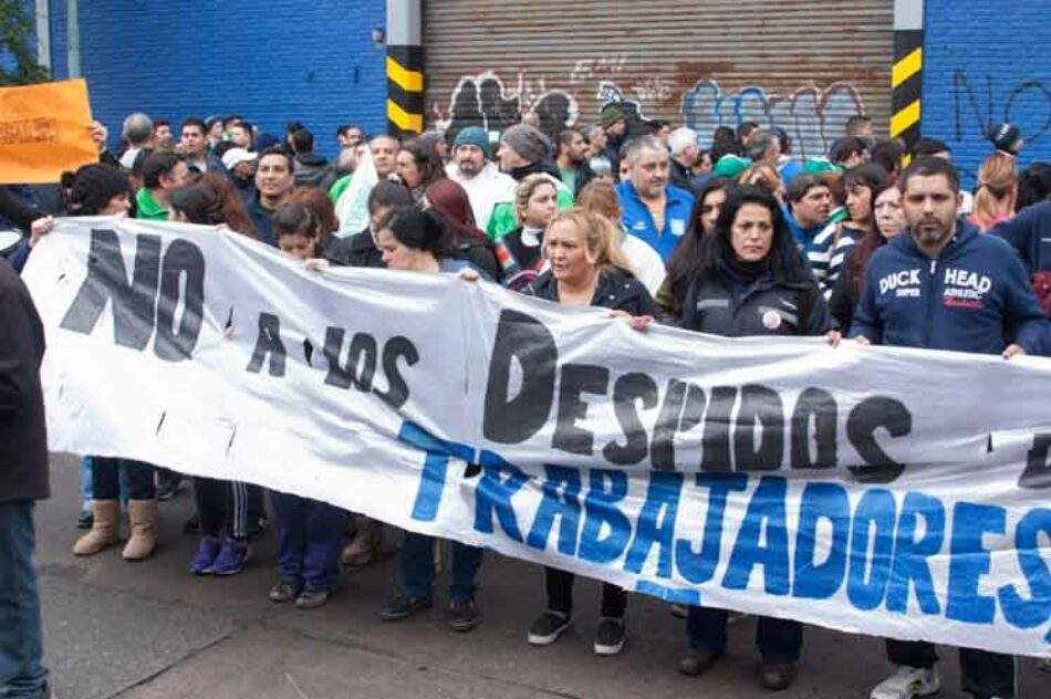 Argentinos despedidos de PepsiCo marchan en Buenos Aires