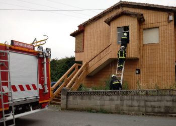 Encierran a un miembro de la PAH Santander tras cambiar la cerradura de un inmueble con orden de desahucio