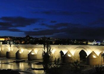 Denuncian el cierre de servicios culturales y turísticos en Córdoba durante el verano