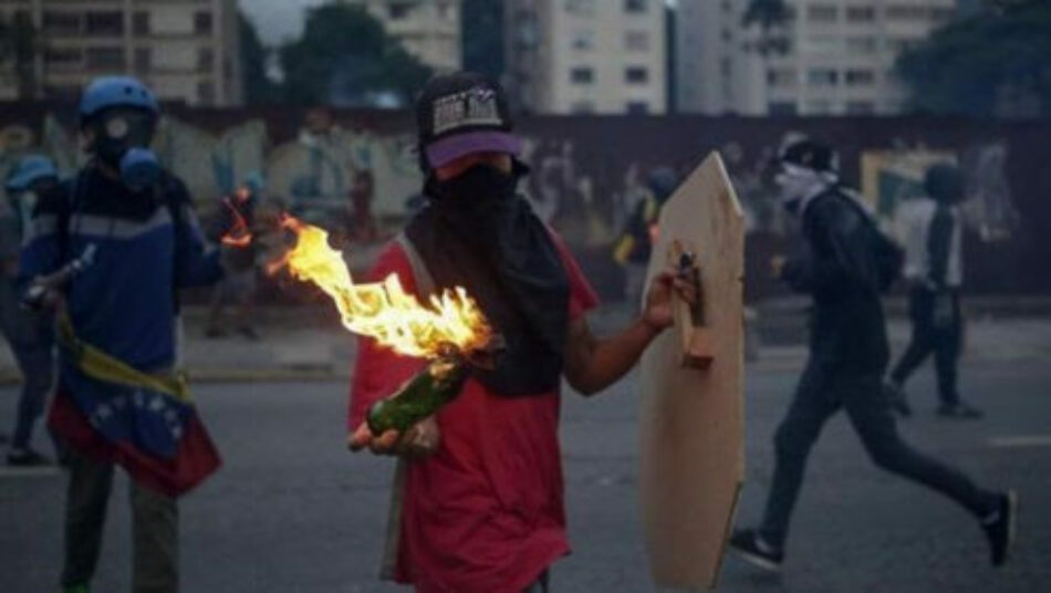 MP venezolano investiga seis muertes ocurridas en Táchira y Mérida/Opositores queman 100 máquinas electorales en Venezuela
