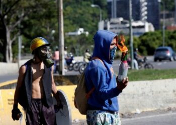Joven reclutado por oposición venezolana: Se drogaban para acabar con todo