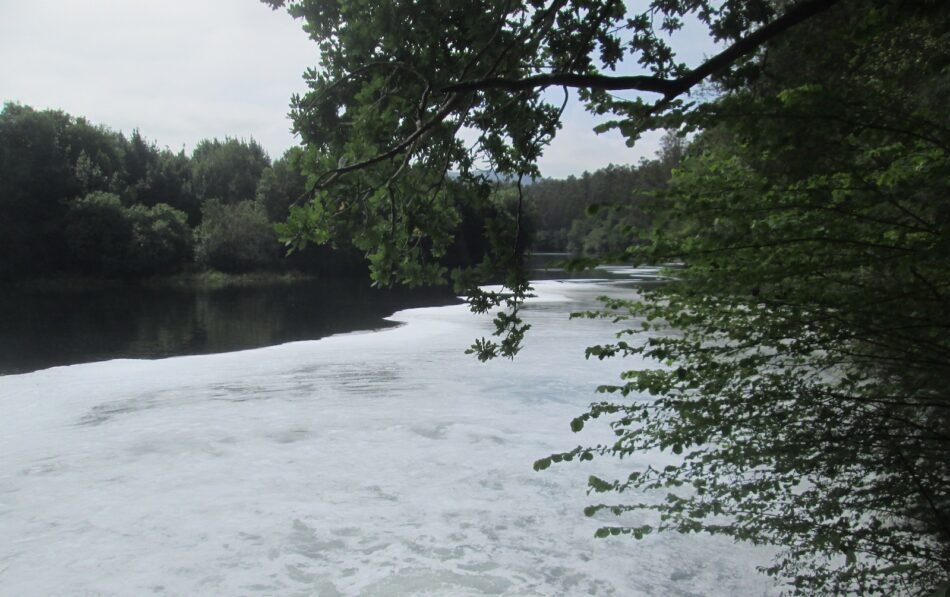 Ecologistas advierten: «Vuelven los vertidos al río Anleo en Navia»