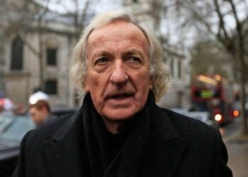 John Pilger: «Si Venezuela cae, la humanidad cae»