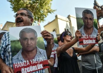 IU avisa a la UE de que si permite que España extradite a Yalçin y Akhanli a Turquía será “cómplice de la caza de brujas” de Erdogan