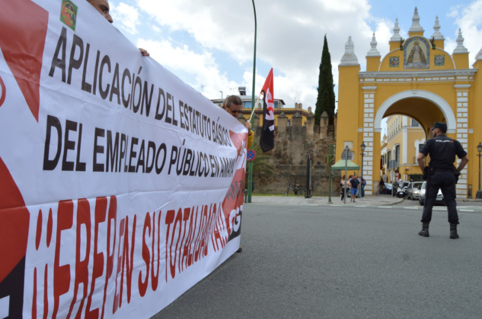 El defensor del pueblo andaluz llama al orden a la Junta de Andalucia por la externalizacion de servicios públicos