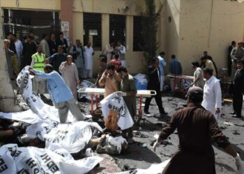 Atentado deja al menos 15 muertos en Pakistán