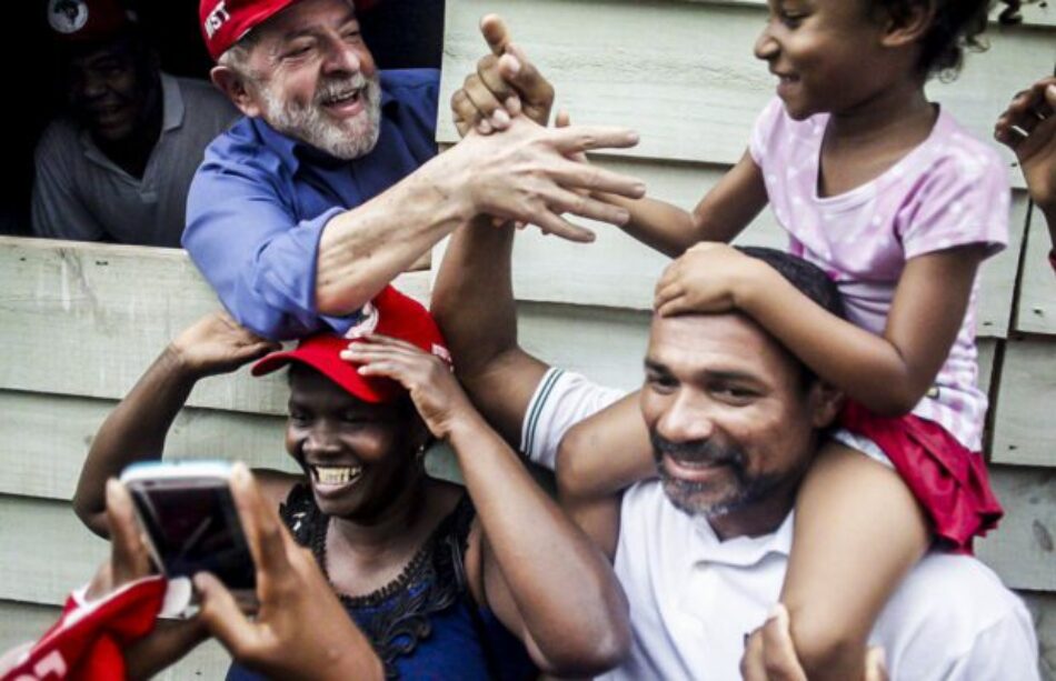 Brasil: En una semana de viaje, caravana de Lula es marcada por encuentros emocionantes