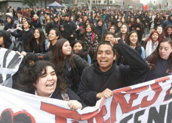 Estudiantes secundari@s de Chile rechazan ley de educación / Otra vez hubo represión policial
