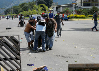 La oposición venezolana se inscribe en las elecciones regionales: ¿Abandona la vía violenta?