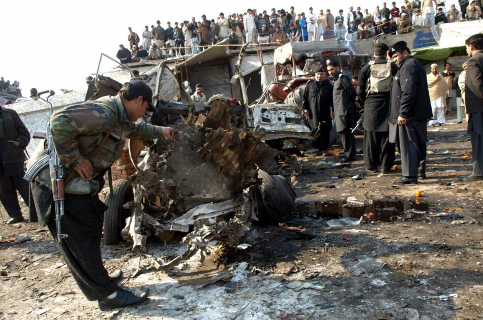 Al menos 13 muertos deja atentado suicida en Afganistán
