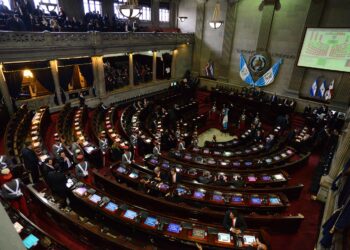 Congreso aprueba ley que prohíbe matrimonio entre menores en Guatemala