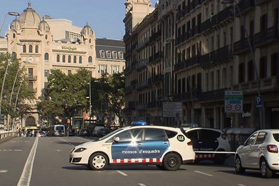 Al menos 13 víctimas y más de 100 heridos en un brutal atentado yihadista en Barcelona