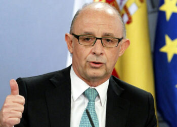 Don Cristóbal Montoro trabaja a favor de la oposición