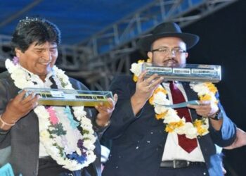 Inauguran construcción de primer tren eléctrico en Bolivia