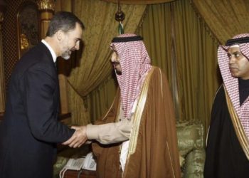 Gobierno y medios embisten contra la CUP por denunciar las relaciones con Arabia Saudí